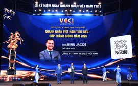 Nhận Cúp Thánh Gióng 2026, Tổng Giám đốc Nestlé Việt Nam cam kết thúc đẩy phát triển bền vững