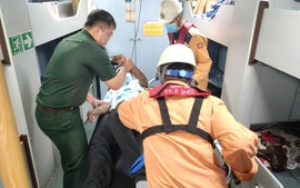 Cứu nạn thành công thuyền viên nguy kịch trên tàu hàng ở vùng biển Việt Nam