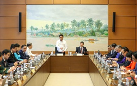 Bảo đảm quyền lợi người tiêu dùng và an ninh, an toàn mạng lưới bưu chính