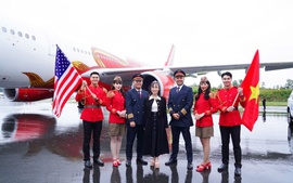 Tiếp viên Vietjet mang sắc màu Việt Nam đến New York