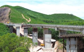 Khẩn trương điều chuyển nhà thầu không đủ năng lực thi công mở rộng cao tốc Cam Lộ - La Sơn