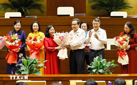 Thủ tướng Lê Minh Hưng, Chủ tịch Quốc hội Trần Thanh Mẫn gặp mặt nữ đại biểu Quốc hội khóa XVI