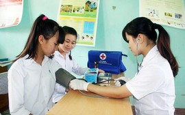 Nhân viên y tế trường học là viên chức giáo dục