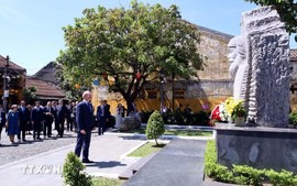 Thủ tướng Ba Lan Donald Tusk thăm phố cổ Hội An