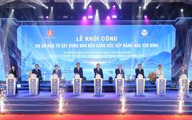 Phó Thủ tướng Thường trực Phạm Gia Túc dự lễ khởi công cảng Yên Bình (Thái Nguyên)