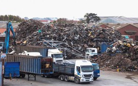 Bên bán phế liệu có phải lưu giấy phép môi trường của bên mua?