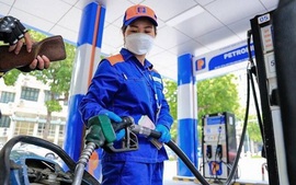 Giá xăng giảm mạnh, xăng E5 giảm hơn 1.800 đồng/lít
