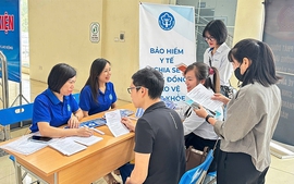 Đi làm ngoài xã an toàn khu, có được hưởng BHYT 100%?