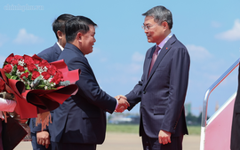 Thủ tướng Lê Minh Hưng tới Thủ đô Vientiane, bắt đầu chuyến thăm chính thức Lào