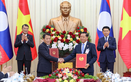 Việt Nam, Lào trao đổi 11 văn kiện hợp tác quan trọng