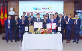 HDBank đồng hành cùng Đại học Quốc gia TPHCM phát triển giáo dục và công nghệ