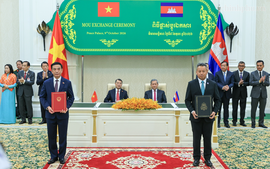 Việt Nam, Campuchia trao đổi nhiều văn kiện hợp tác quan trọng