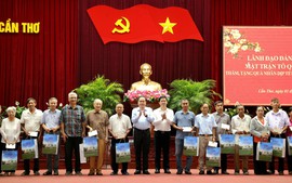 Chủ tịch Quốc hội gặp các nguyên lãnh đạo và tặng quà gia đình chính sách TP. Cần Thơ