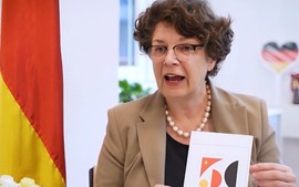 Đại sứ Helga Margarete Barth ví Tết Việt như một bản giao hưởng