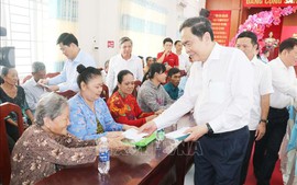 Chủ tịch Quốc hội Trần Thanh Mẫn chúc Tết tại TP. Cần Thơ