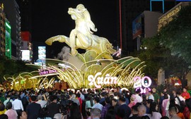 Đường hoa Nguyễn Huệ Tết Bính Ngọ 2026 chính thức mở cửa đón khách