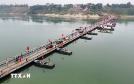 Thủ tướng khen các đơn vị "thần tốc" hoàn thành cầu phao bắc qua sông Lô