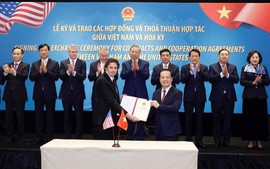 Bộ KH&CN trao Giấy phép cung cấp dịch vụ viễn thông vệ tinh cho Starlink