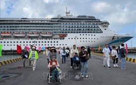 Huế, Đà Nẵng 'đón sóng' khách tàu biển, mở rộng dư địa tăng trưởng