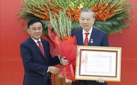 Lễ trao Huy hiệu 45 năm tuổi Đảng tặng Tổng Bí thư Tô Lâm