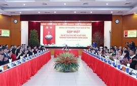 Thường trực Ban Bí thư Trần Cẩm Tú gặp mặt 96 bí thư chi bộ xuất sắc