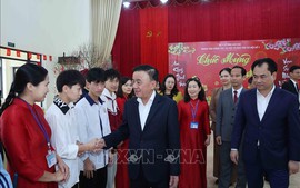 Thường trực Ban Bí thư Trần Cẩm Tú thăm, tặng quà Tết tỉnh Lào Cai