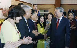 Tổng Bí thư Tô Lâm gặp gỡ cán bộ Đại sứ quán và cộng đồng người Việt tại Campuchia