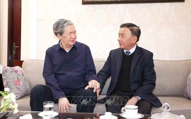 Thường trực Ban Bí thư Trần Cẩm Tú thăm, chúc Tết các đồng chí nguyên lãnh đạo Đảng, Nhà nước