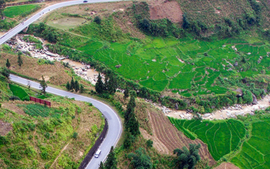 Bộ Công an, Bộ Xây dựng phối hợp khảo sát an toàn xe giường nằm trên đường núi