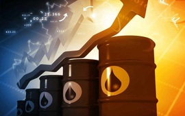 Giá dầu thế giới vượt mốc 100 USD/thùng
