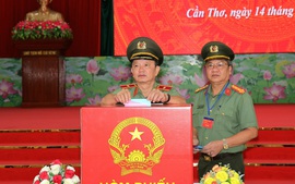 Cử tri lực lượng vũ trang Cần Thơ bầu cử sớm trước ngày hội toàn dân