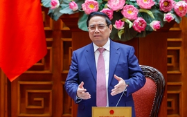 Thủ tướng: Dứt khoát không để thiếu xăng dầu trong mọi trường hợp; xem xét bố trí ngân sách để hỗ trợ bình ổn giá