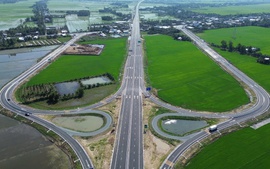 Bài 3: Hạ tầng thông suốt: Đòn bẩy 'hút' siêu dự án, nâng cao đời sống nhân dân