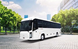 KIM LONG MOTOR xuất khẩu lô xe bus "Made in Việt Nam" thuần điện và diesel đầu tiên sang Thái Lan