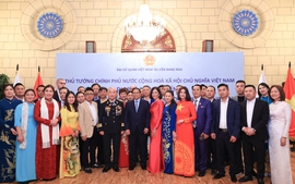 Thủ tướng Phạm Minh Chính gặp gỡ cán bộ, nhân viên Đại sứ quán và cộng đồng người Việt Nam tại Liên bang Nga