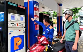 Giá xăng giảm hơn 3.800 đồng/lít