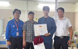 Khen thưởng nam sinh viên Bách khoa cứu 7 người trong vụ cháy tại Hà Nội