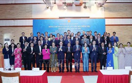 Thường trực Ban Bí thư Trần Cẩm Tú gặp gỡ cộng đồng người Việt Nam tại Campuchia