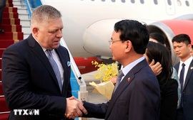 Thủ tướng Cộng hòa Slovakia Robert Fico bắt đầu thăm chính thức Việt Nam