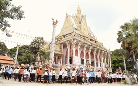 Chung vui Tết Khmer, lan tỏa tinh thần đại đoàn kết