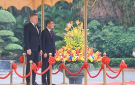 Thủ tướng Lê Minh Hưng chủ trì lễ đón Thủ tướng Slovakia thăm chính thức Việt Nam