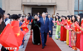 Tổng Bí thư, Chủ tịch nước Tô Lâm gặp gỡ cộng đồng người Việt Nam tại Trung Quốc