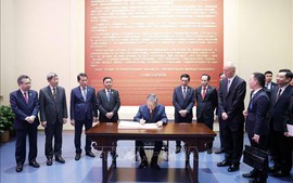 Tổng Bí thư, Chủ tịch nước Tô Lâm thăm Bảo tàng Lịch sử Đảng Cộng sản Trung Quốc