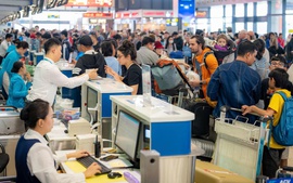 Yêu cầu đánh giá tác động 'tăng trần' giá vé và phụ thu nhiên liệu hàng không