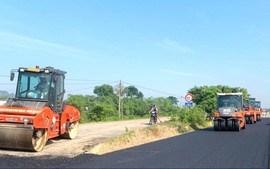 Nguy cơ không kịp bảo trì đường bộ trước mùa mưa