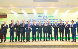 Petrovietnam và PV GAS ký kết dự án phát triển mỏ Nam Du - U Minh