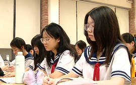 Khi nỗi lo trượt trường mong muốn không còn là chuyện của riêng đề thi