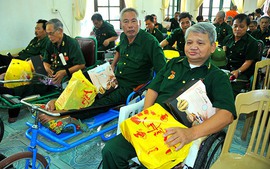 Chăm lo đời sống người có công nhân Kỷ niệm 51 năm ngày Giải phóng miền Nam, thống nhất đất nước
