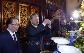 Trang nghiêm Lễ dâng hương tưởng niệm các Vua Hùng trên đỉnh núi Nghĩa Lĩnh