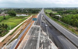 Thông xe gần 200km cao tốc từ Quảng Ngãi đến hầm Cù Mông vào trưa 29/4